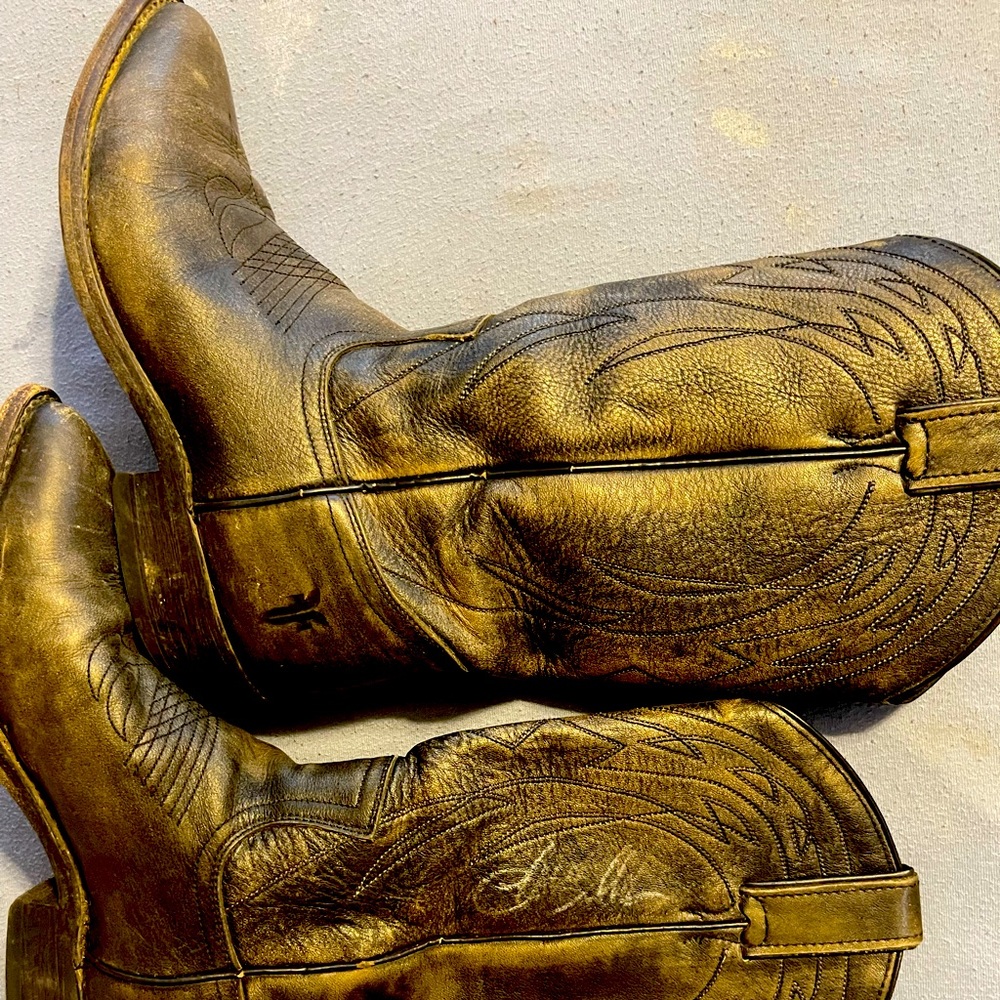 Frye cowboy Boots, signed by Jason Aldean